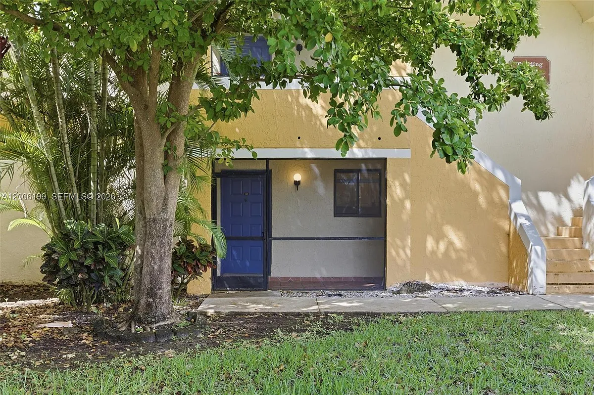 Building Photo - 183 Lakeview Dr #102