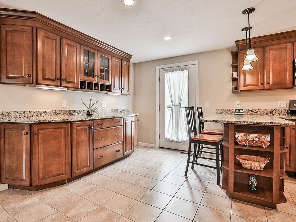 21 Aaron Dr, Manchester, NH 03109 Zillow