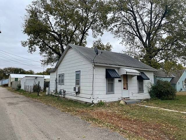 2nd image of 717 Olive St