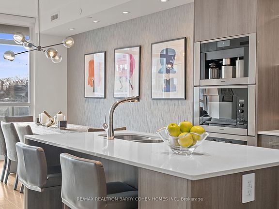 4th image of 170 Avenue Rd #401