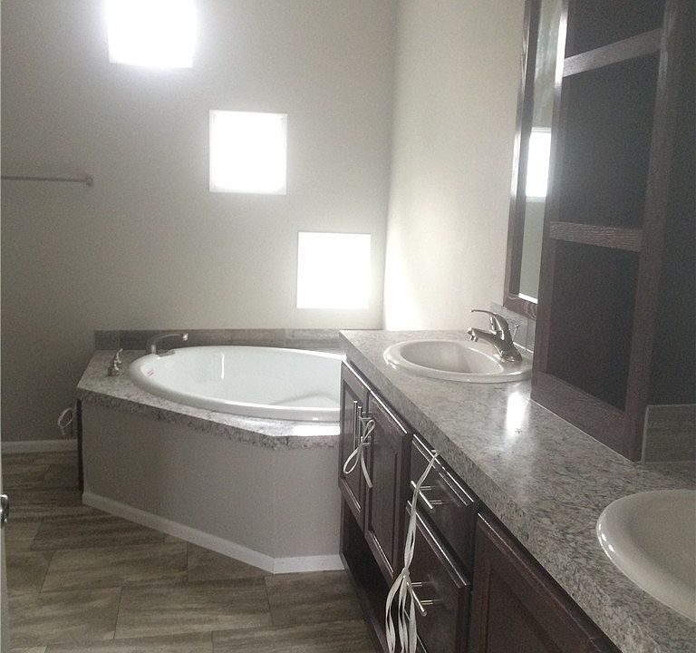 2nd image of 71 E Ely Pl
