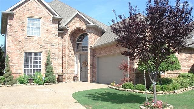 1st image of 752 Village Green Dr