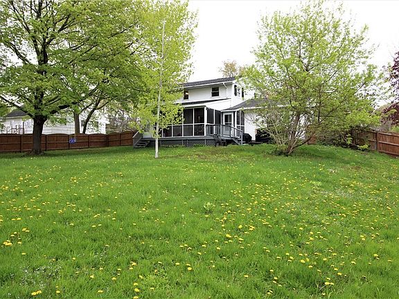 2nd image of 9397 Woodlawn Dr