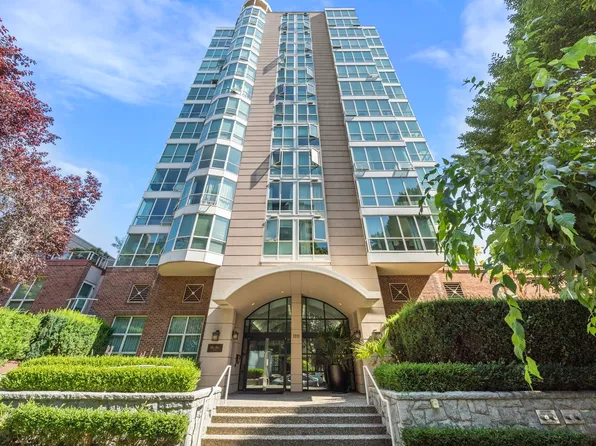 1111 Haro St #105, Vancouver, BC V6E 1E3