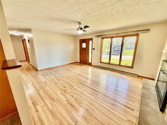 3rd image of 66 Sandcreek Dr