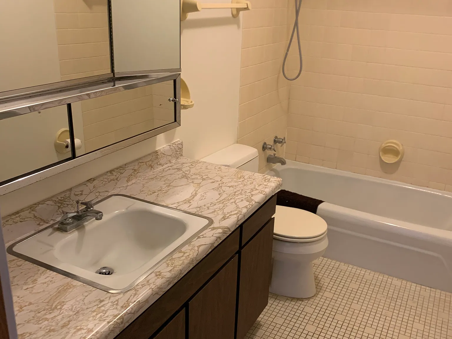 2 bed, 900 sqft, $875 — Photo 2