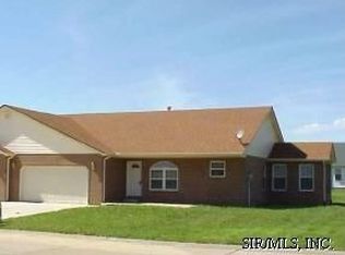 2231 Calgary Dr, Belleville, IL 62221