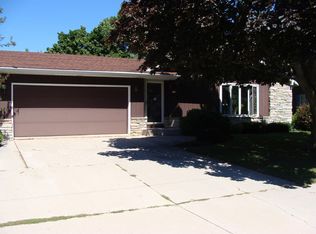 810 Ontario Ave, Oostburg, WI 53070