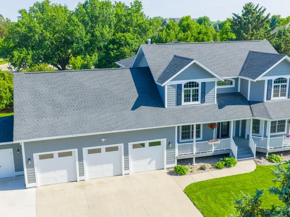 807 Regency Ct, Brookings, SD 57006
