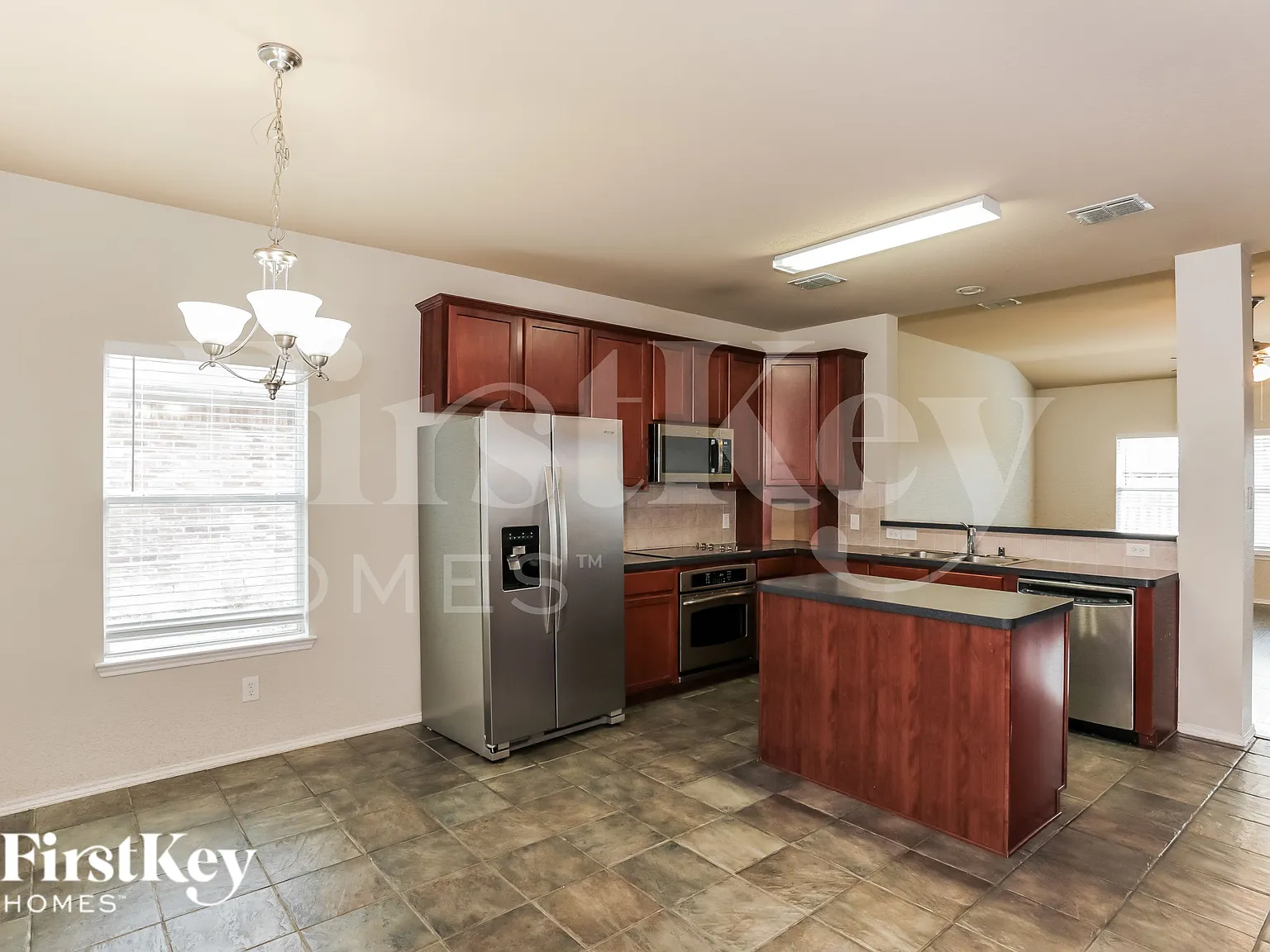 4 bed, 2.5 bath, 2772 sqft, $3,065 — Photo 4
