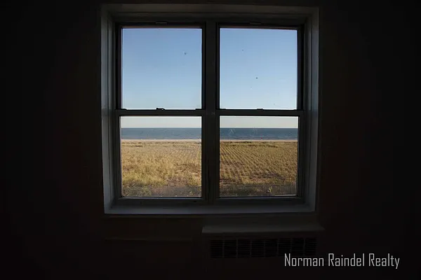Rented by Norman Raindel, LREB | media 25