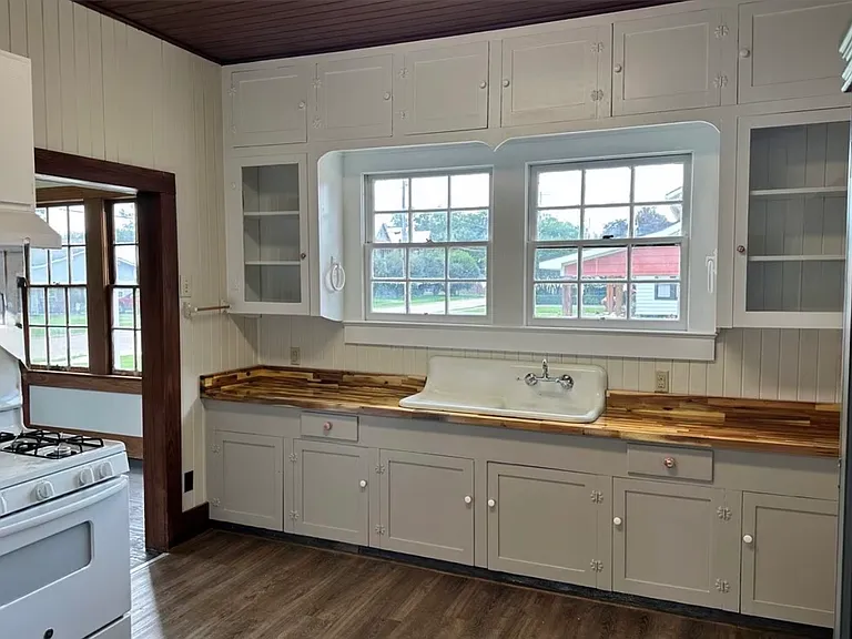 426 Bellevue St #A — Photo 4