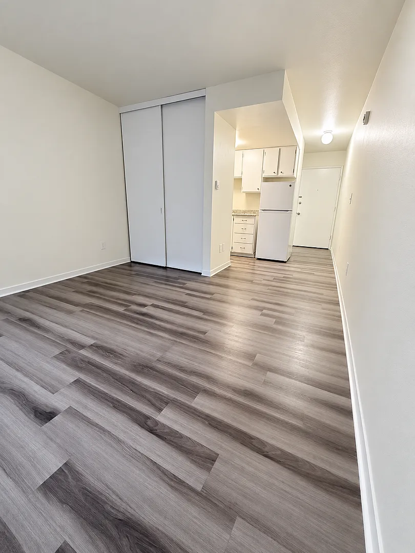 Mondrian Apartments — Photo 3
