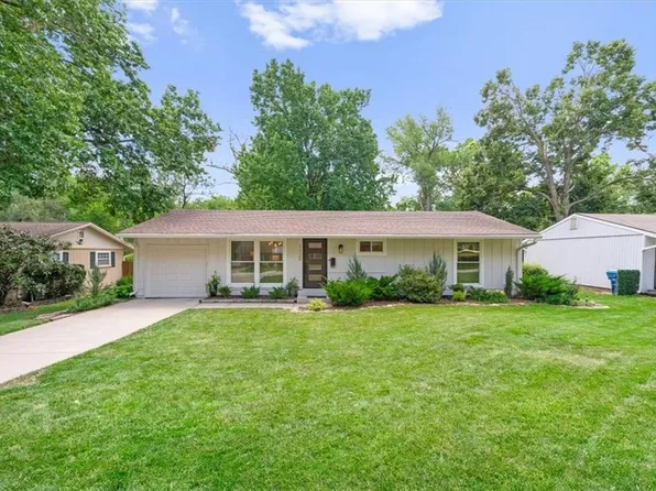 7725 Colonial Dr, Prairie Village, KS 66208