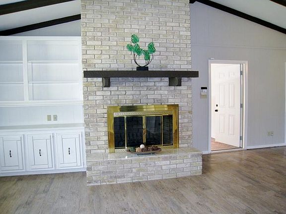 4th image of 330 Tanglewood Trl