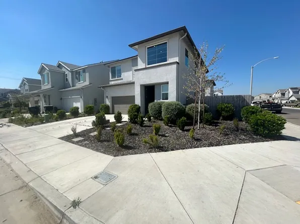 3037 N Sowell St, Visalia, CA 93291