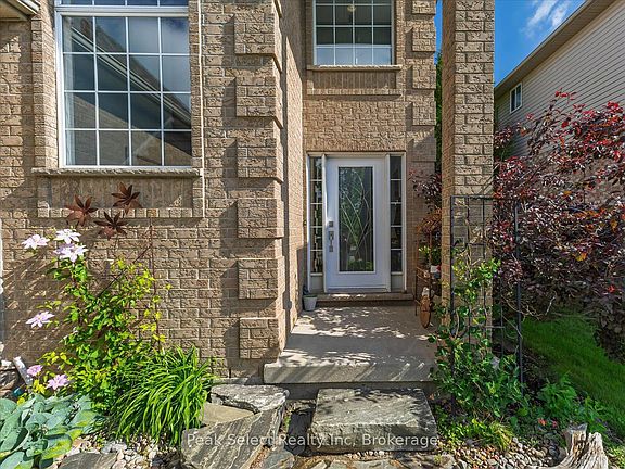 4th image of 180 Ridgewood Cres