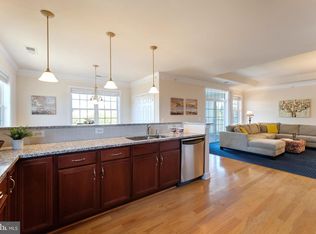 15251 Royal Crest Dr #306, Haymarket, VA 20164