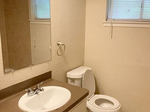 4th image of 946 Francitas Dr