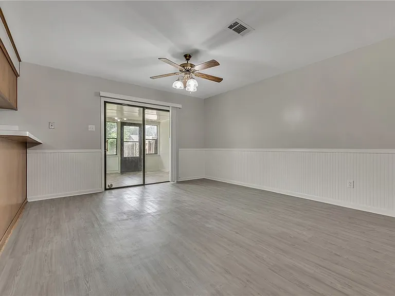 2312 Windsor Dr — Photo 4