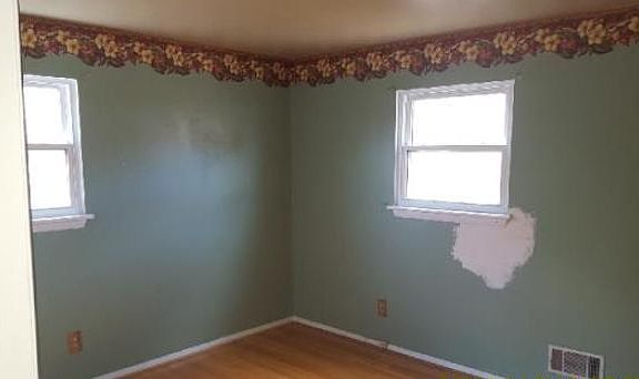 4th image of 610 Gladies St NW