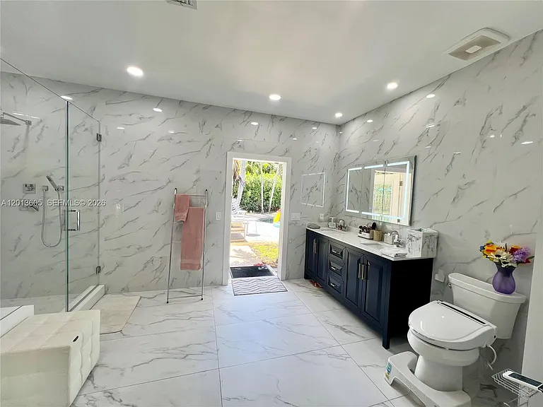 101 SW 58th Ave — Photo 15