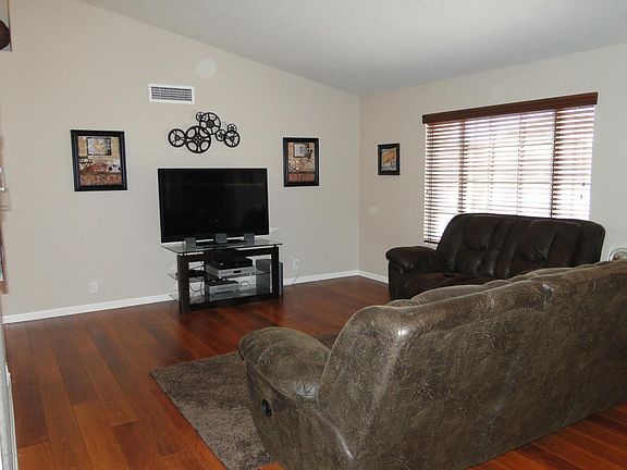 4th image of 7550 W Corrine Dr