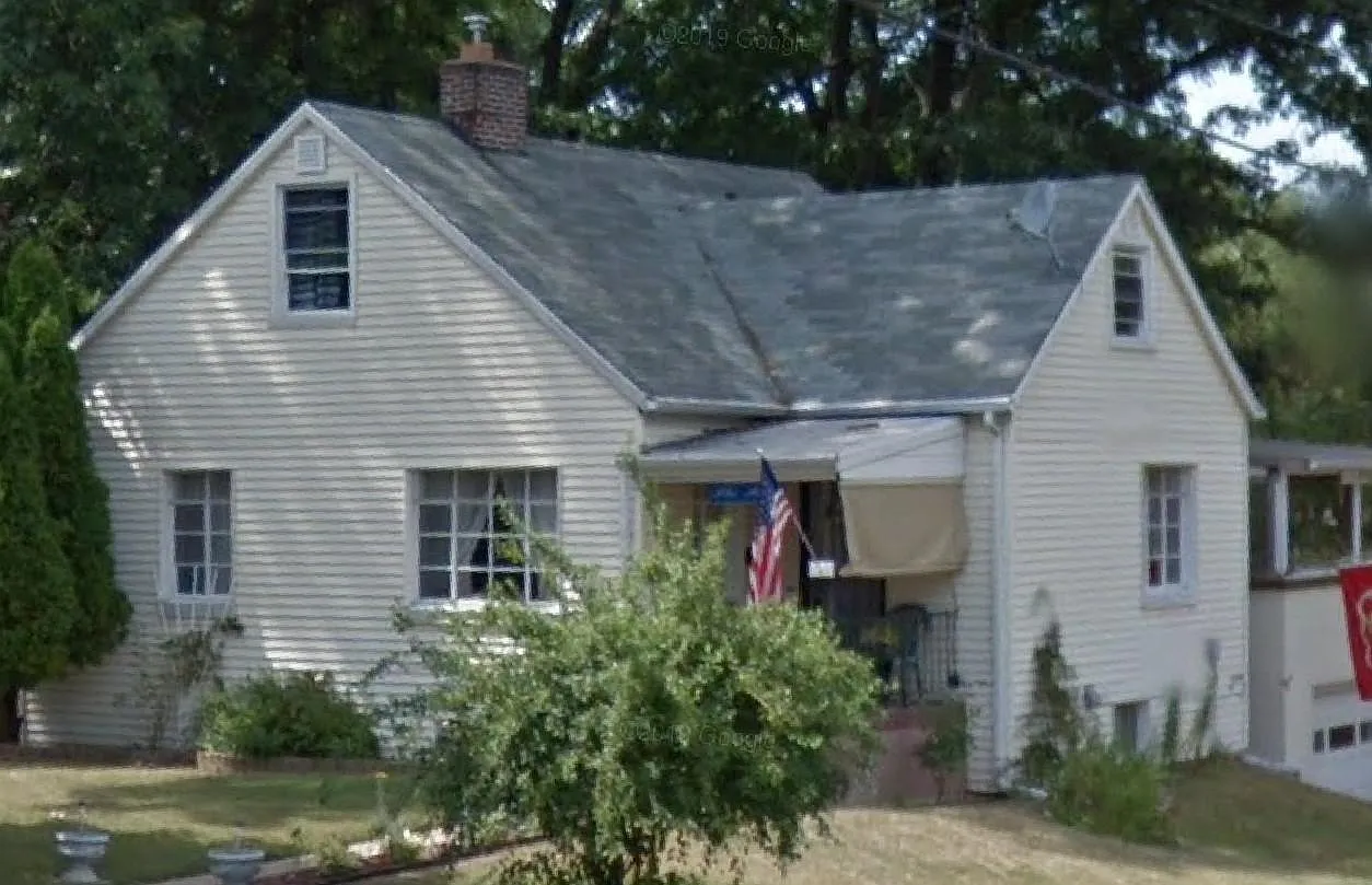 256 Burr St photo 1