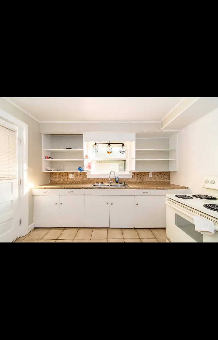 3 bed, 1200 sqft, $1,700 — Photo 2