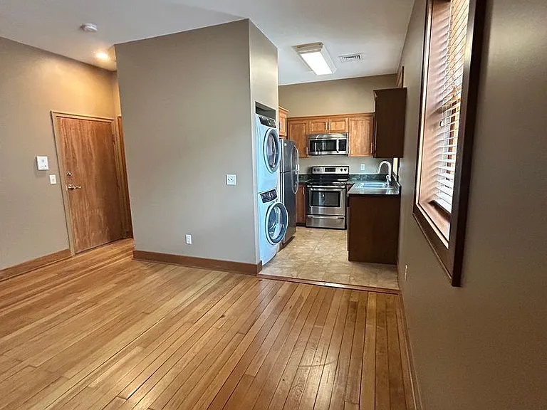 122 W Main St #D — Photo 9