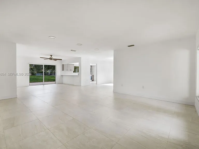 2045 SW 125th Ct — Photo 2