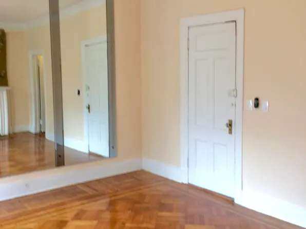 1146 Dean Street image 4 of 13