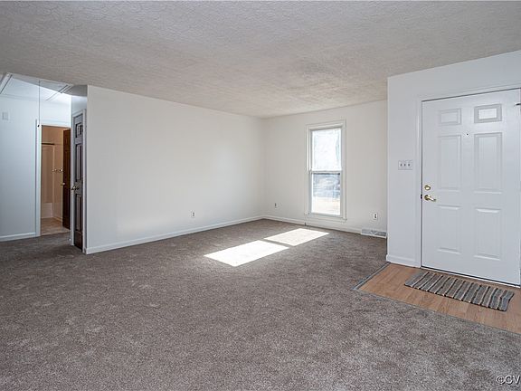 4th image of 3917 Robin Hood Dr