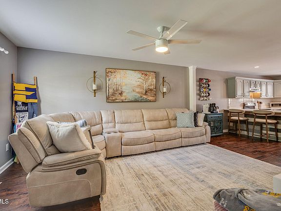 5th image of 2305 S Greenwood Dr Unit 3
