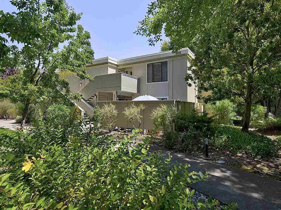 1st image of 2581 Pine Knoll Dr Unit 3