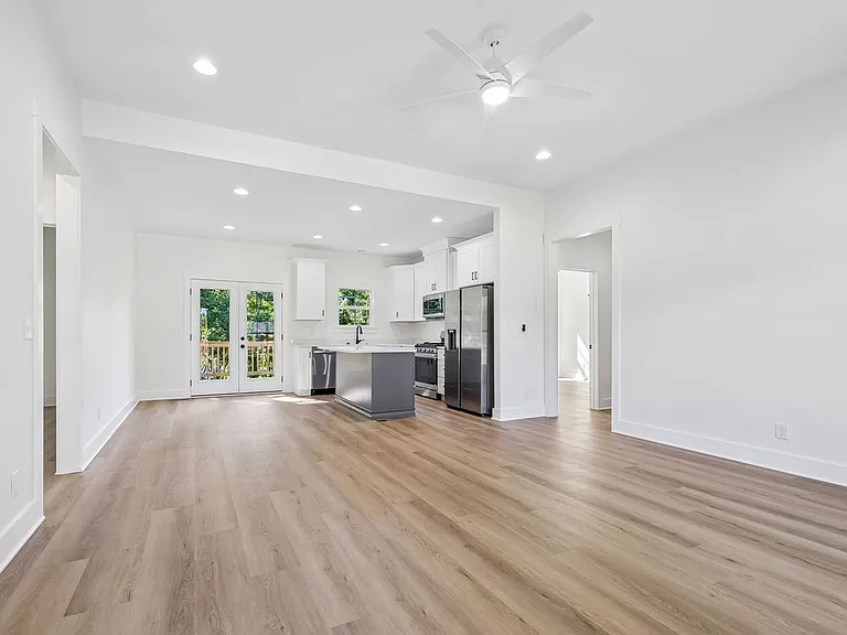 112 Rogers Ave — Photo 6