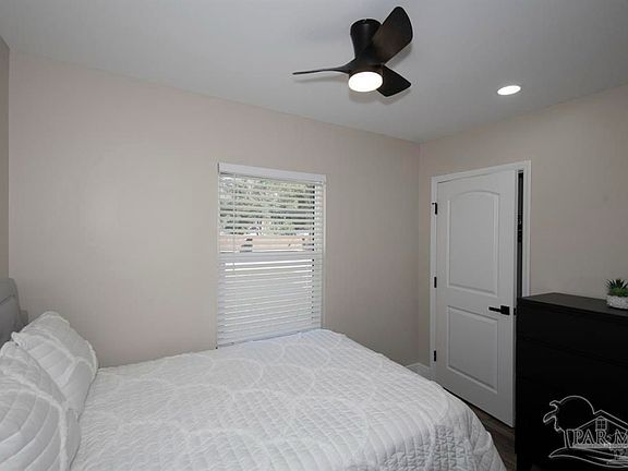4th image of 3071 N 16th Ave