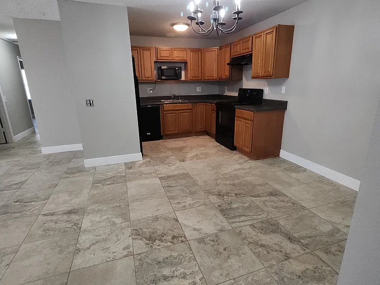5603-5603 Struthers Ct SE — Photo 18
