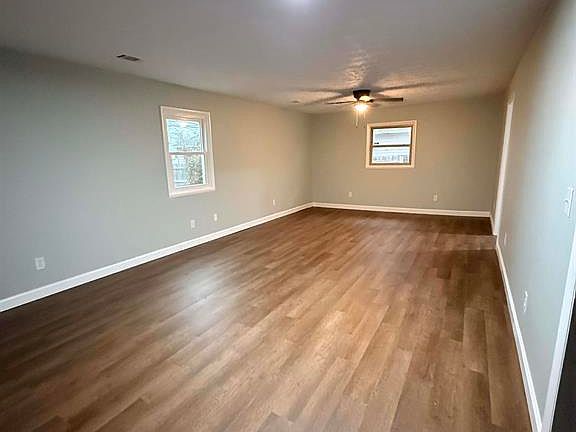 4th image of 918 Marianna Dr