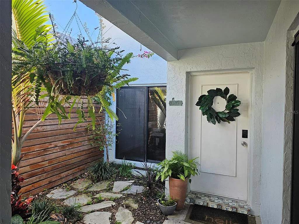 2 bed, 2.0 bath, 1116 sqft, $3,200 — Photo 2