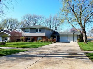 1470 Hassell Rd, Hoffman Estates, IL 60169