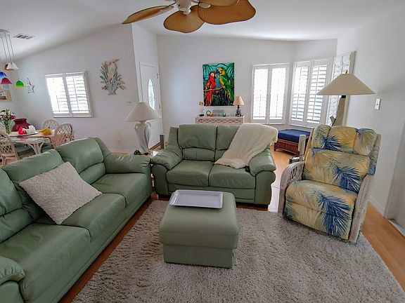 3rd image of 5525 San Luis Dr