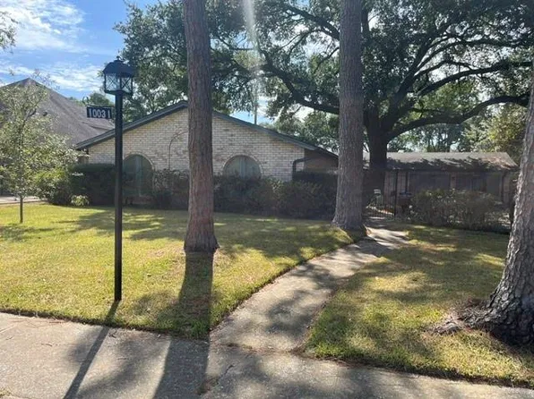 10031 Briar Rose Dr, Houston, TX 77042