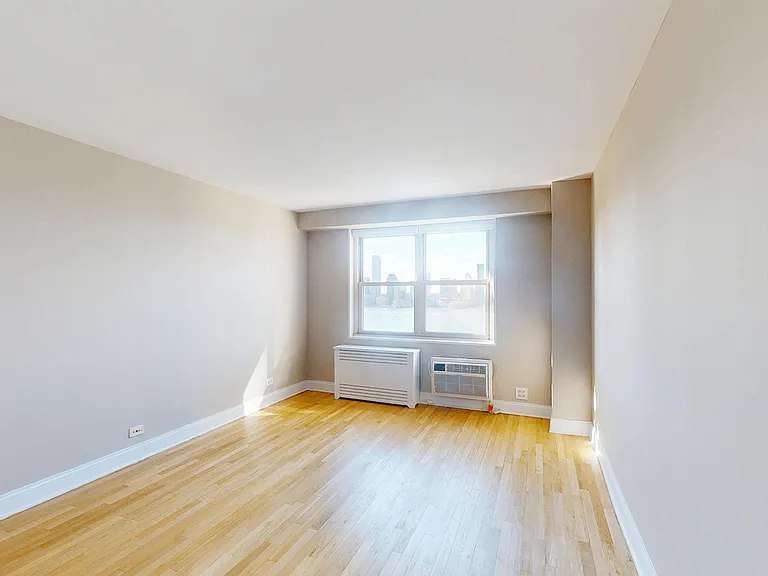 80 N Moore St #8034H — Photo 8