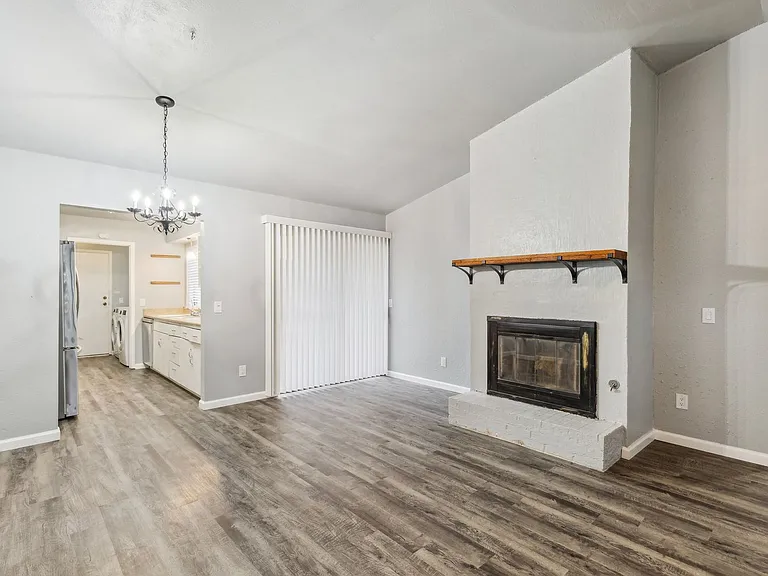 2721 Indian Creek Blvd — Photo 5