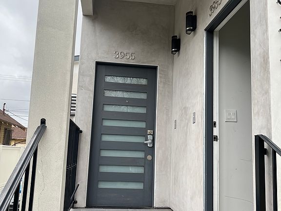 4th image of 3955 S Budlong Ave #3955