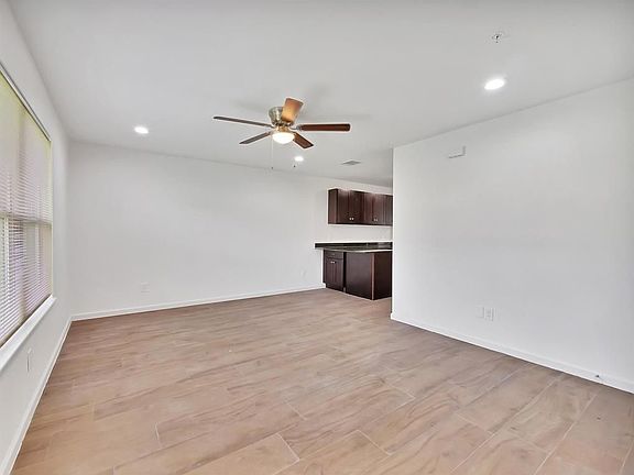 3rd image of 2711 Arlington Ct