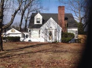 16 Deveau St, Springfield, MA 01151