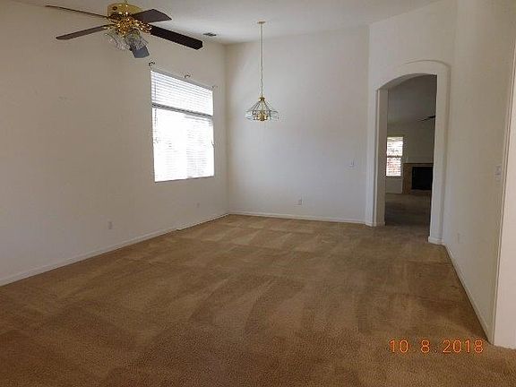 Living room/ Dining room