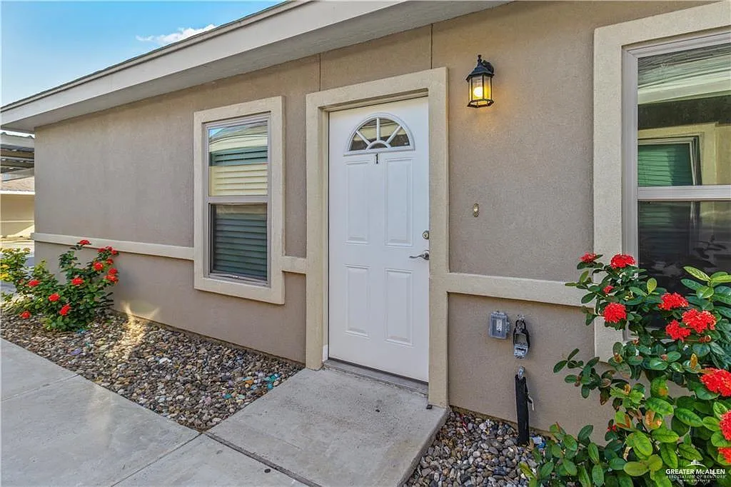 2 bed, 2.0 bath, 1000 sqft, $1,000 — Photo 2